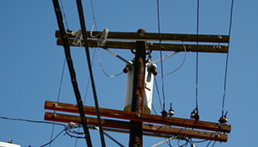 Los postes de teléfono mantienen al mundo conectado.