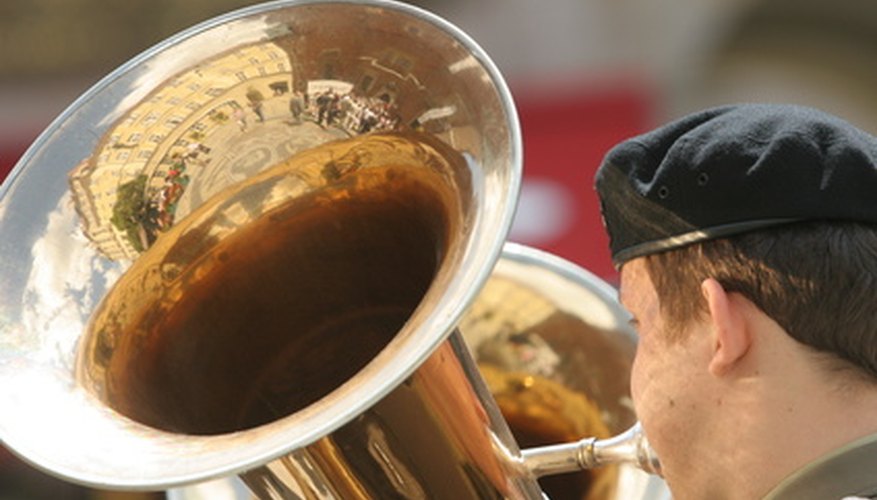 Fanfares are often played by military bands at ceremonies and parades.