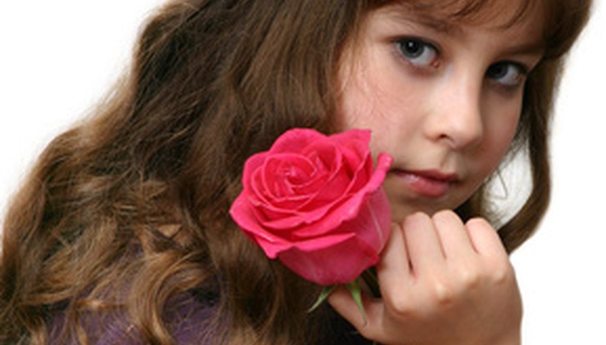 Victorian girls wore hair long and loose with curls or ringlets.