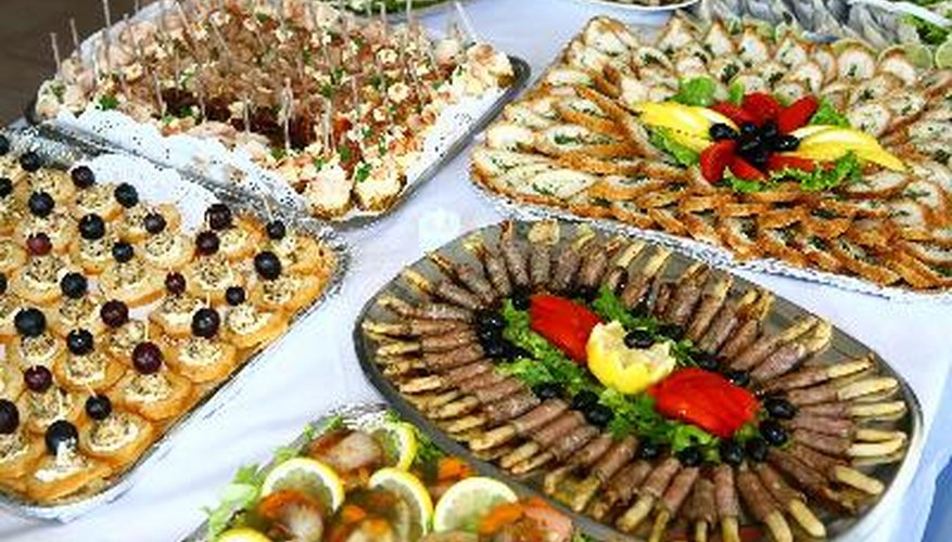Comprar alimentos para un negocio de servicio de alimentos ofrece la ventaja de trabajar con un menú.