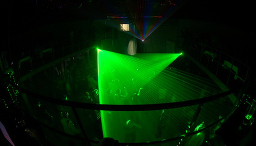 Find 18 and up night clubs in New York City.