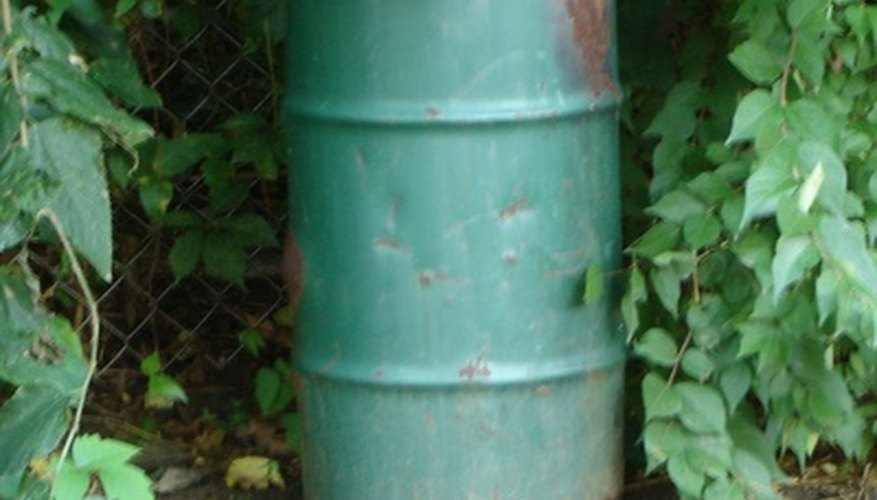 An old 250 litre (55 gallon) drum can become an efficient rubbish incinerator.