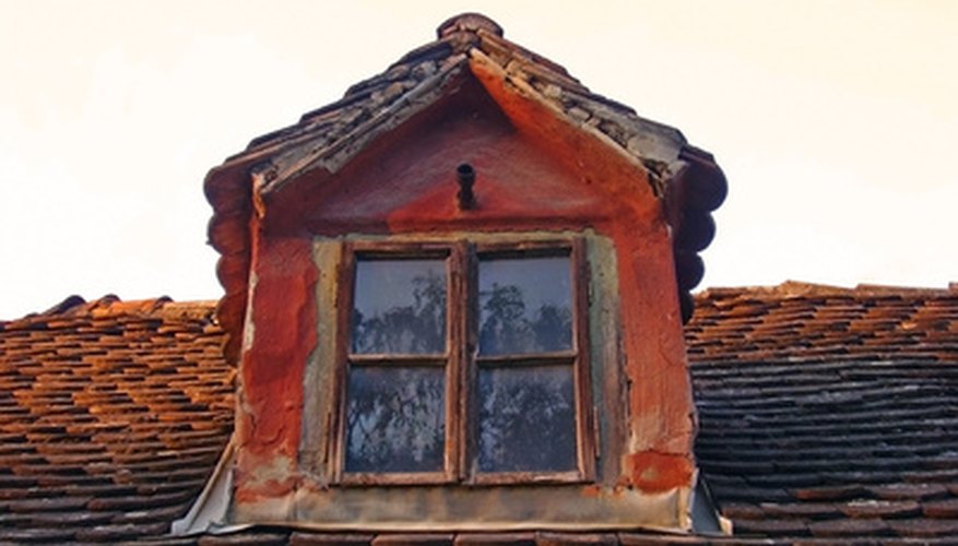 Homeowners in Ontario can get a government rebate for replacing their old roof.
