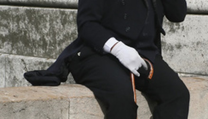 The white-faced mime is the most common costume of miming.