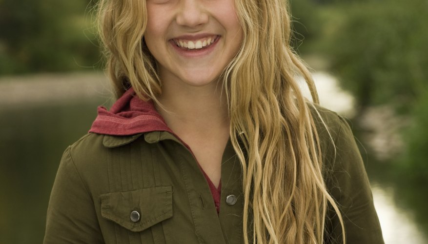 Smiling is a quick way to appear both attractive and self-assured.