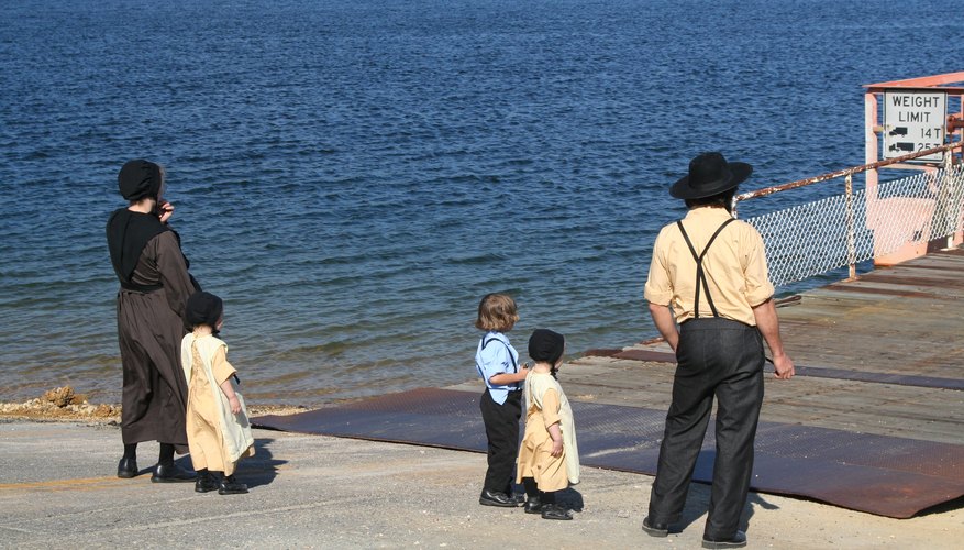An Amish family by the pier.