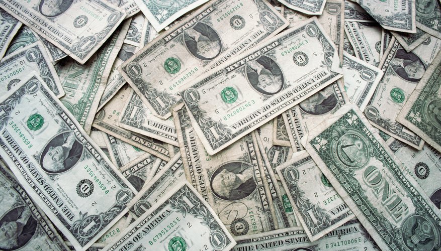 Embala la caja (o sobre grande) utilizada para enviar el dinero antes de llegar a la oficina de FedEx.