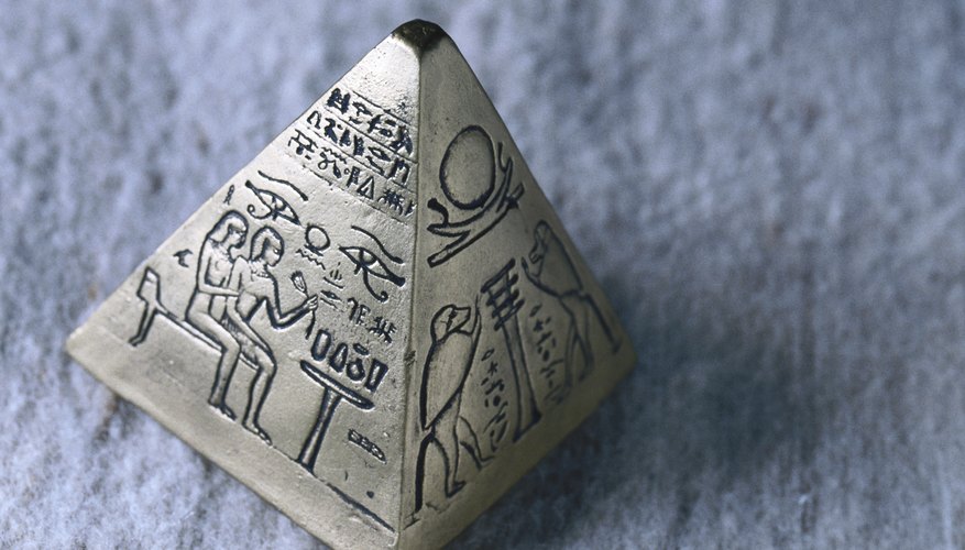 On the upper left face of this amulet, two udjats face one another.