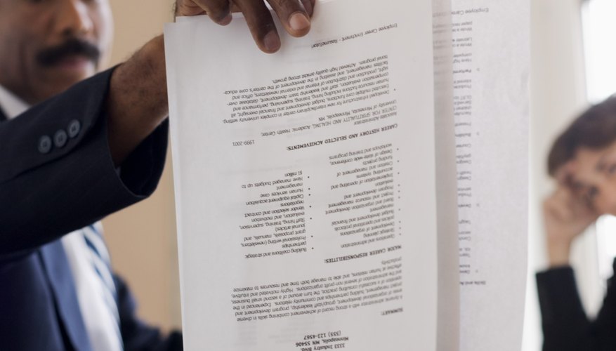 Haz una lista de tu educación, incluyendo cualquier grado que ganaste.
