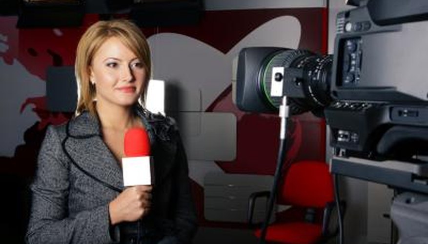 Los periodistas con frecuencia aportan credibilidad a las noticias que emiten.