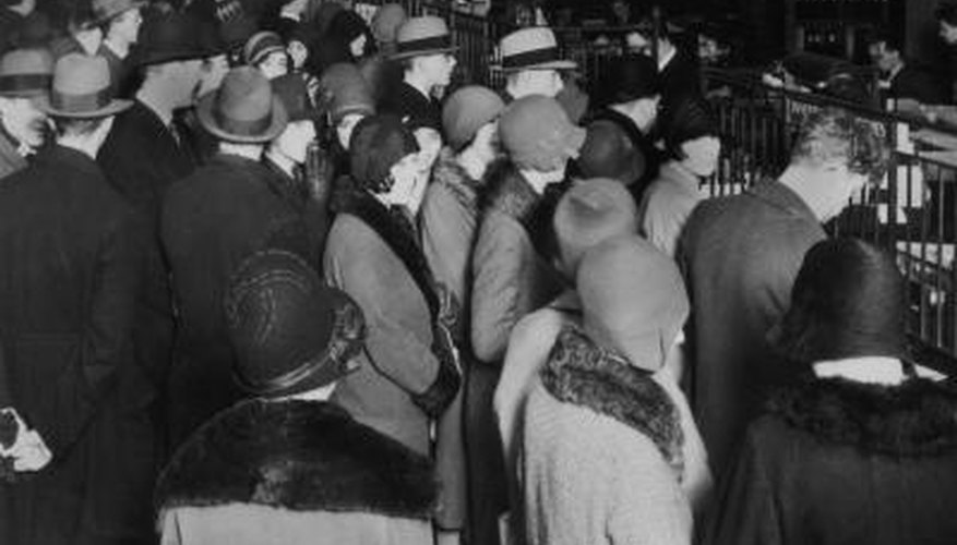 Americans rush to withdraw their savings after the stock market crash of 1929.
