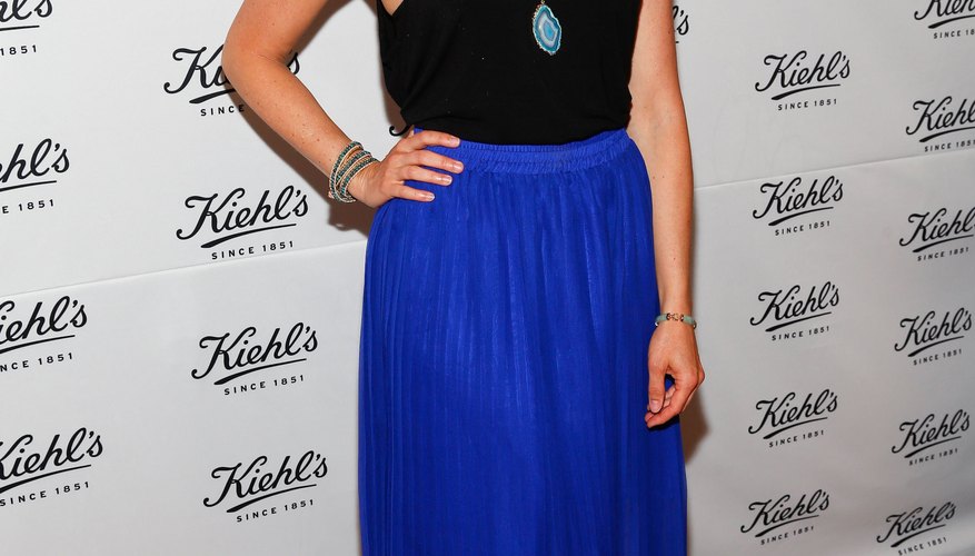 Actress Amy Smart wears a cobalt maxi skirt with a black tank top at an event in Santa Monica in 2013.