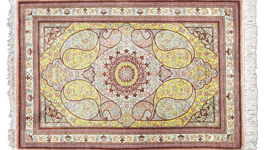 Persian carpet patterns are based on traditional arabesques.