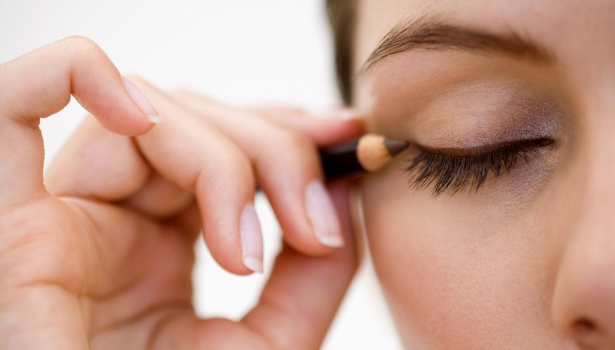 Connect the dots for a perfect liner look.