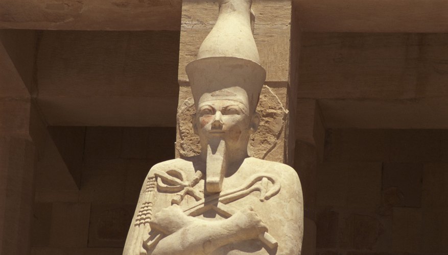 Hatshepsut depicts the god Osiris. Egyptian art often shows pharoahs as divine figures.