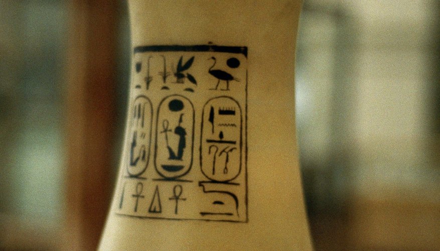 Some canopic jars had simple lids.