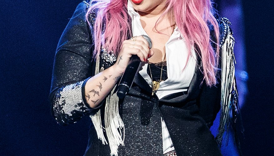 You don't have to go permanently pink to look like Demi Lovato for a day.