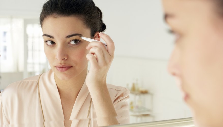 Keep your eyebrow powder in place all day long.