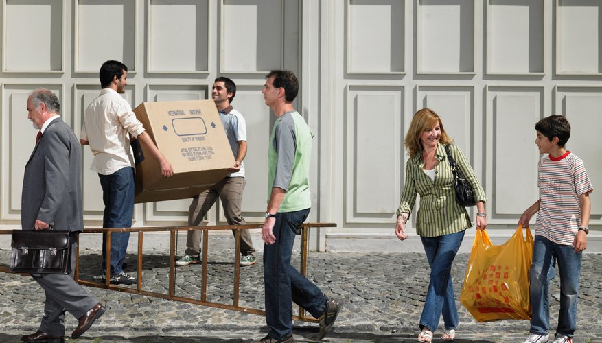 Compra los dulces que vas a vender.