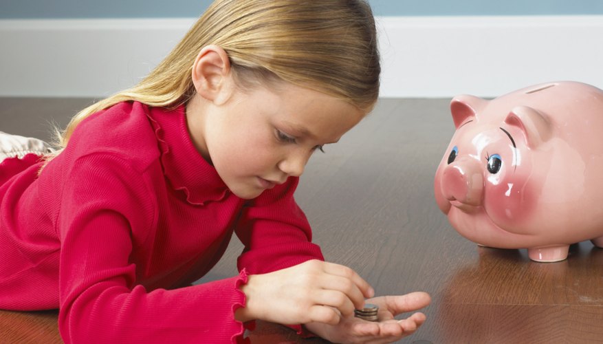 Consigue el dinero necesario para comprar la mercadería.