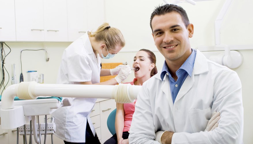 Muchos dentistas tienen su propio consultorio.