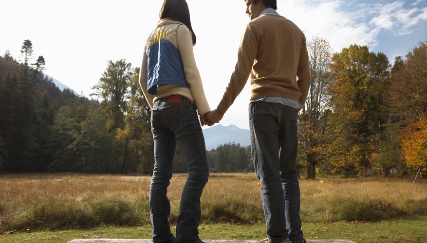 Complimenting your girlfriend often can make her feel special.