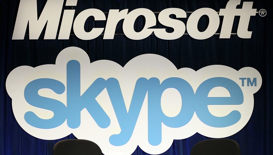 You can assign a knocking sound to any Skype event.