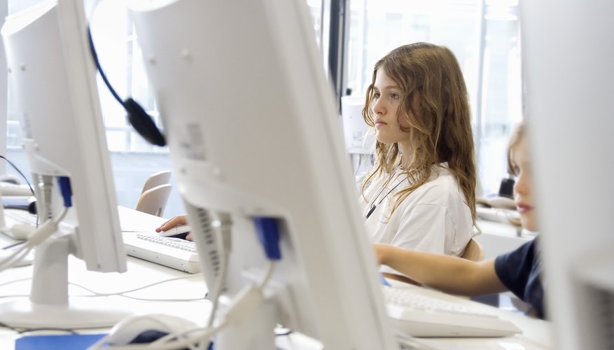Students are working in the computer laboratory.