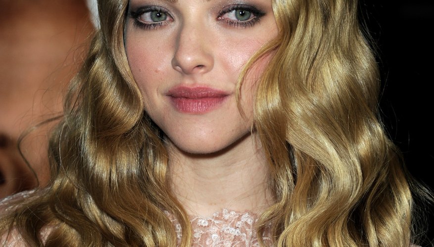 Tight waves like Amanda Seyfried's add a touch of vintage glamor to any look.