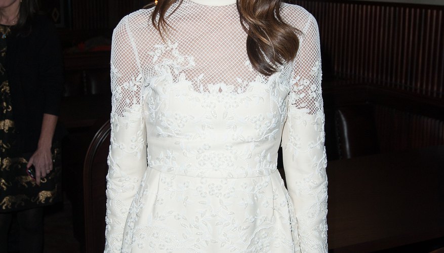 Lily Aldridge shows off waves that are sleek and elegantly retro.