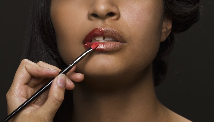 Achieve long-lasting loose curls or tight ringlets using metal clips.