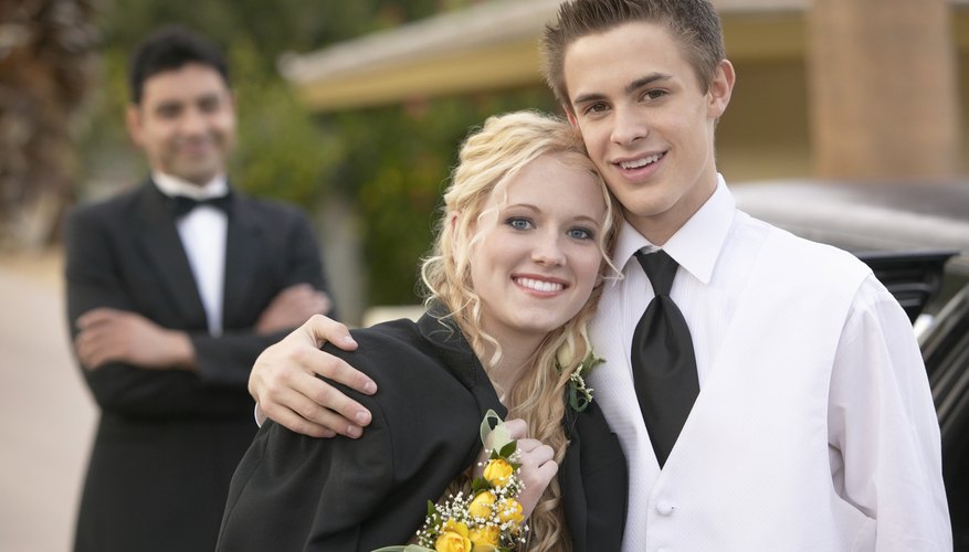 Surprise your girlfriend with a creative and sweet homecoming proposal.
