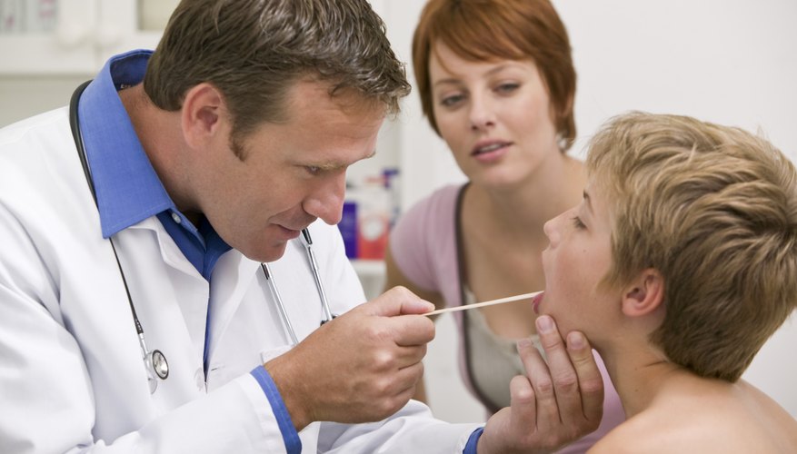 La ocupación de los HHA es grande, con un estimado de 955.220 ayudantes de la salud trabajando en los Estados Unidos desde el 2009, según el BLS.