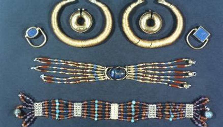 Examples of ancient Egyptian styles of jewellery