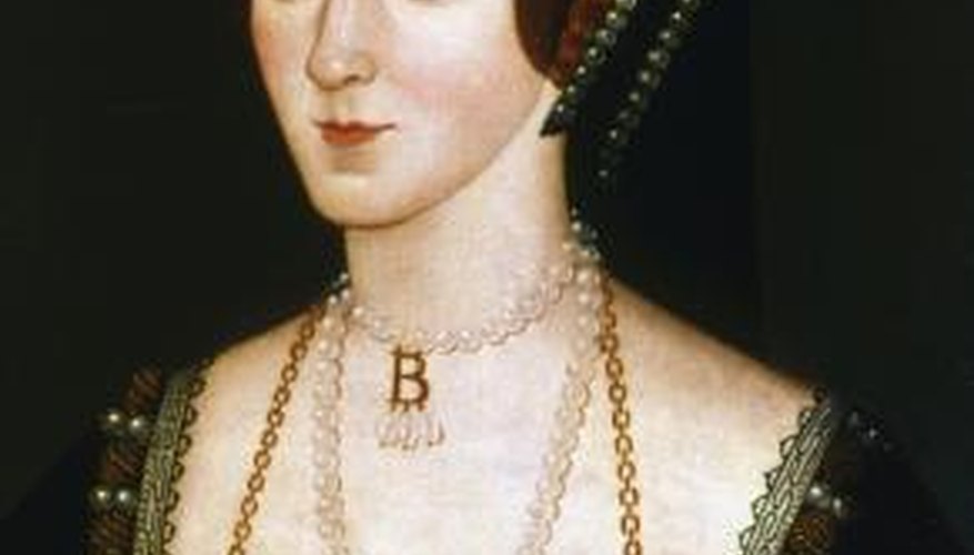 Anne Boleyn and her B necklace