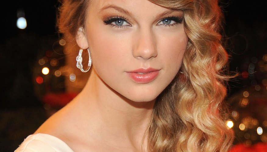 Give your hair a break from the heat and still leave the house with curls like Taylor Swift's.