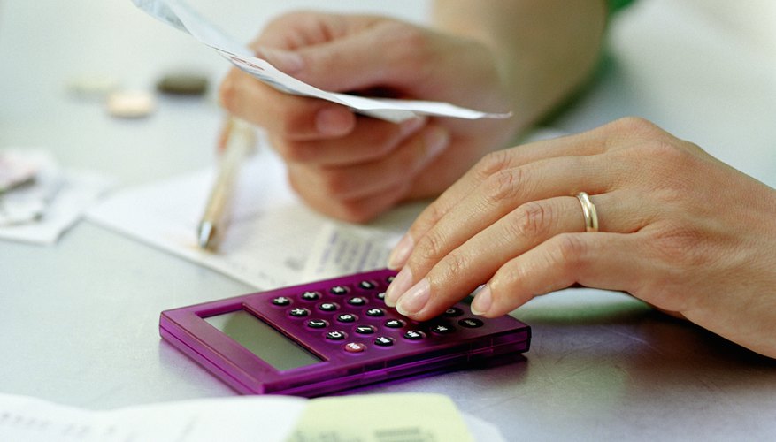 Divide el EBIT entre el resultado del Paso 2 para obtener el rendimiento del capital invertido.