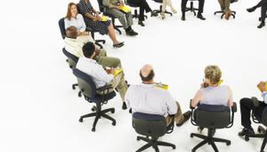 La gente en el lugar de trabajo encontrará que escuchar en vez de discutir ayuda a realizar su trabajo de manera más eficiente.
