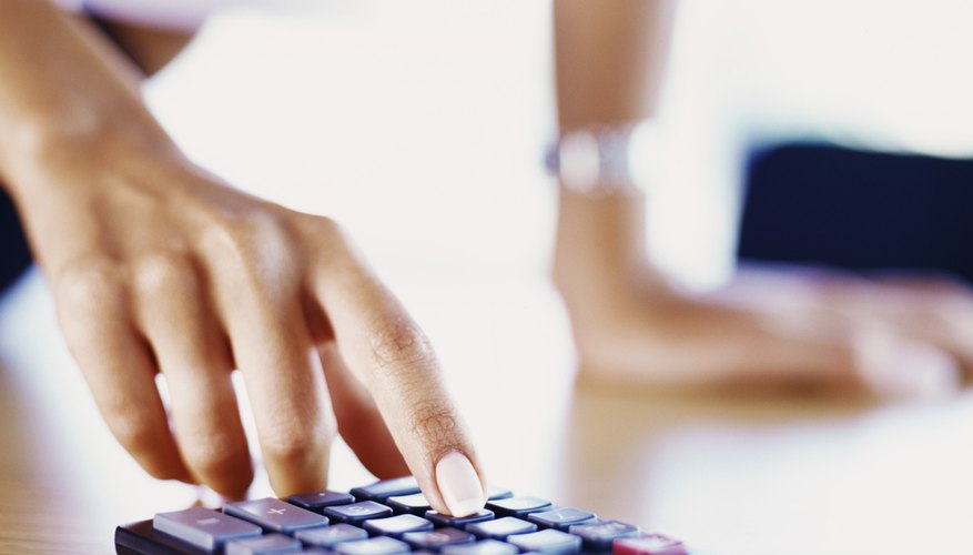 Resta el valor de los pasivos a partir del valor de todos los activos para obtener el capital empleado.