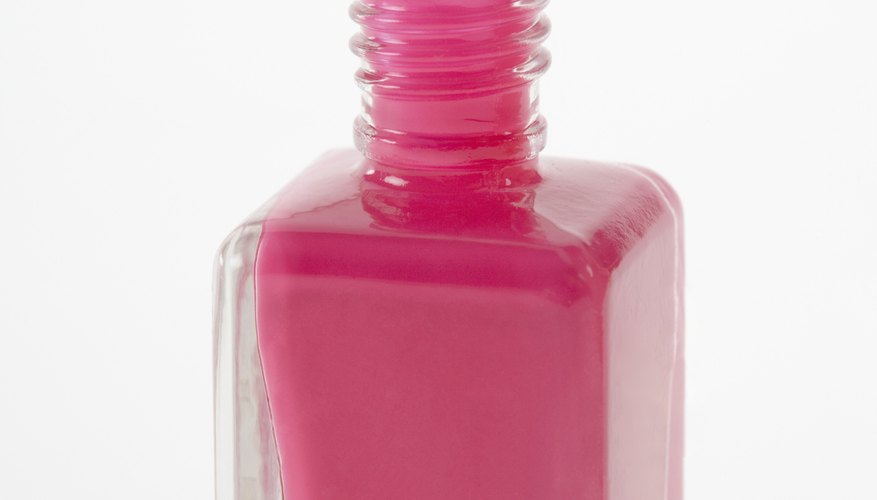 Natural polish versus gel polish? Know the difference before you go to the salon.