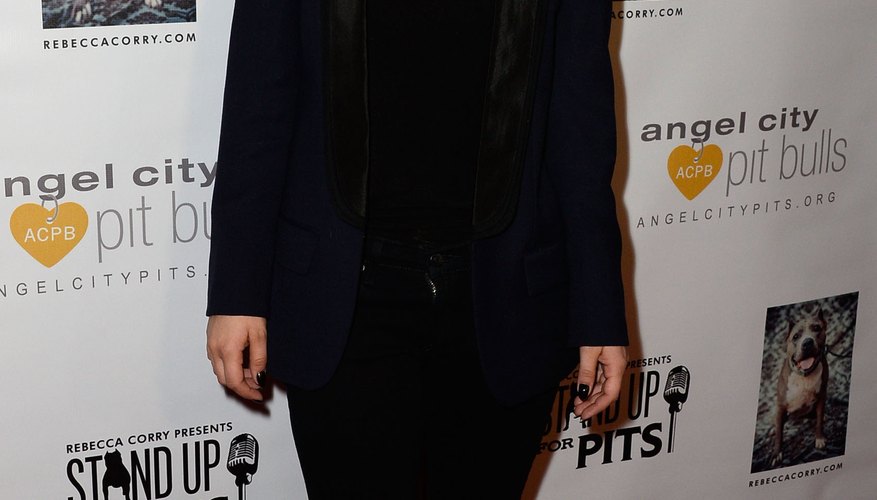 Actress Kaley Cuoco styles a black blazer with a simple pendant necklace at an L.A. event in 2013.