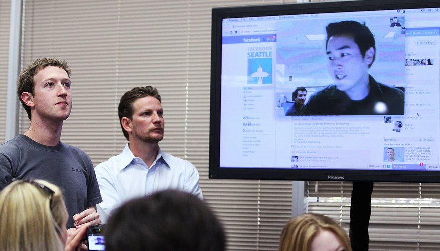 El CEO Mark Zuckerberg y su equipo venden espacios publicitarios en Facebook.