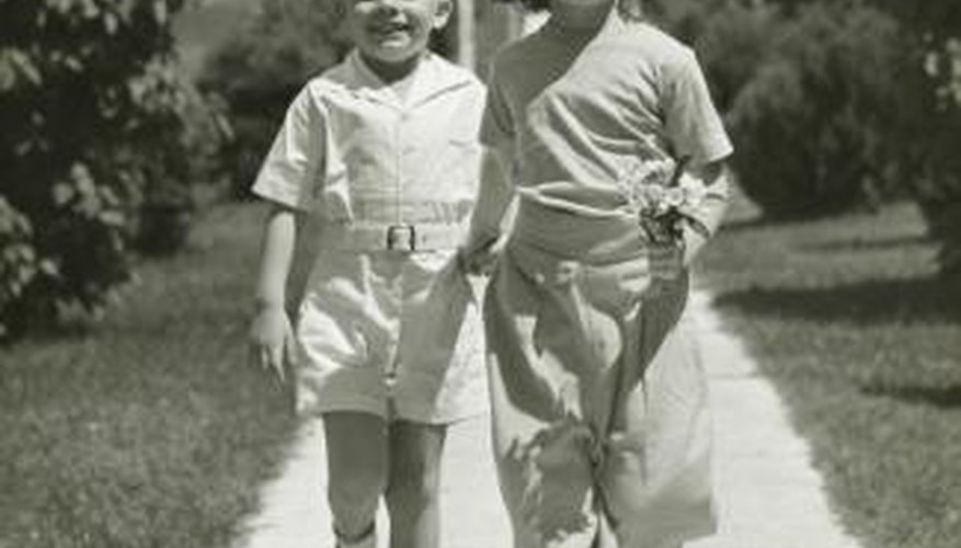 Children's fashion in the 1940s was simple.