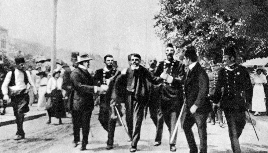 Reports on Gavrilo Princip's arrest differ on whether the Bosnian crowd was trying to destain him or kill him before police arrived. (ref 2,5)