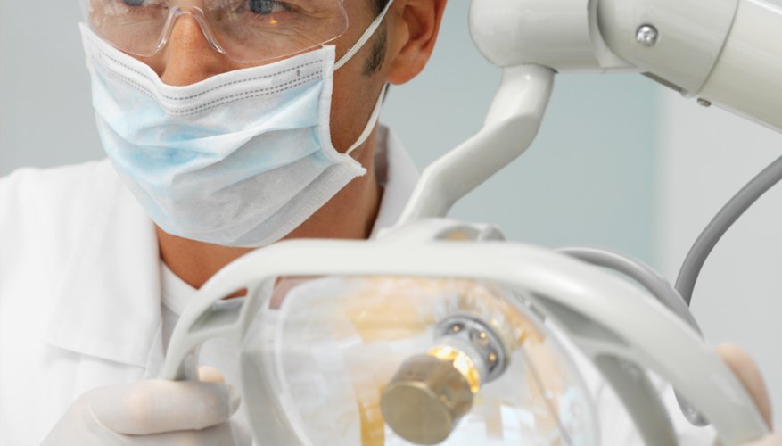 Calculus and statistics are recommended mathematics courses for admission to dental school.