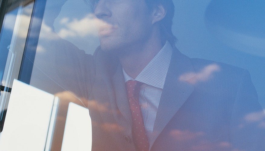 In a reflective essay, the writer captures an image of his own mind.