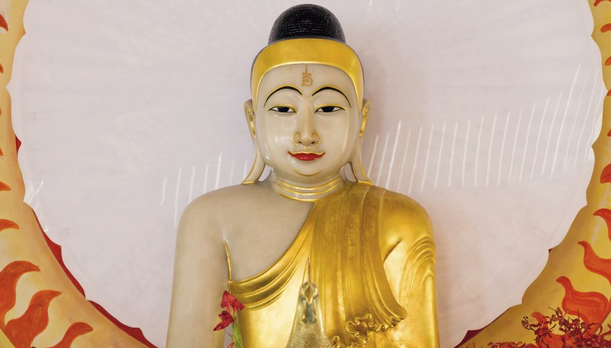A Buddha statue at eye level facilitates focused meditation.