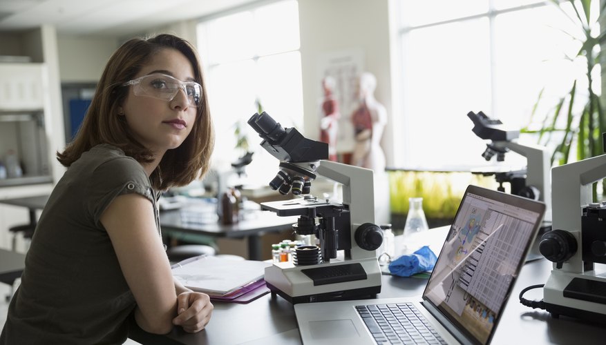 The Advantages & Disadvantages of Vocational & Technical Colleges