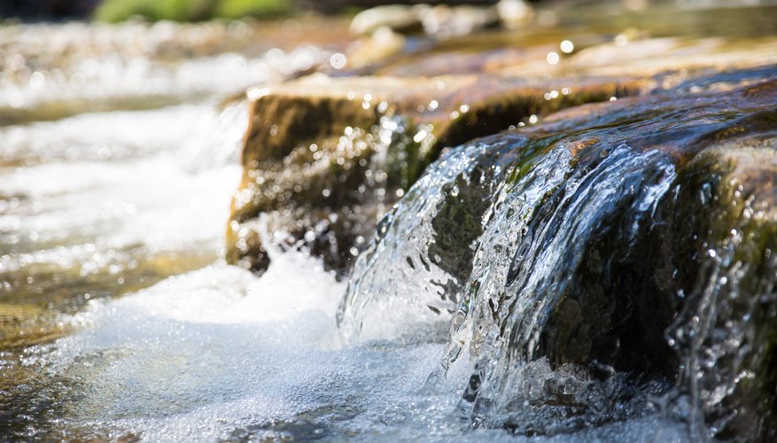 Difference Between Fluid and Liquid Sciencing