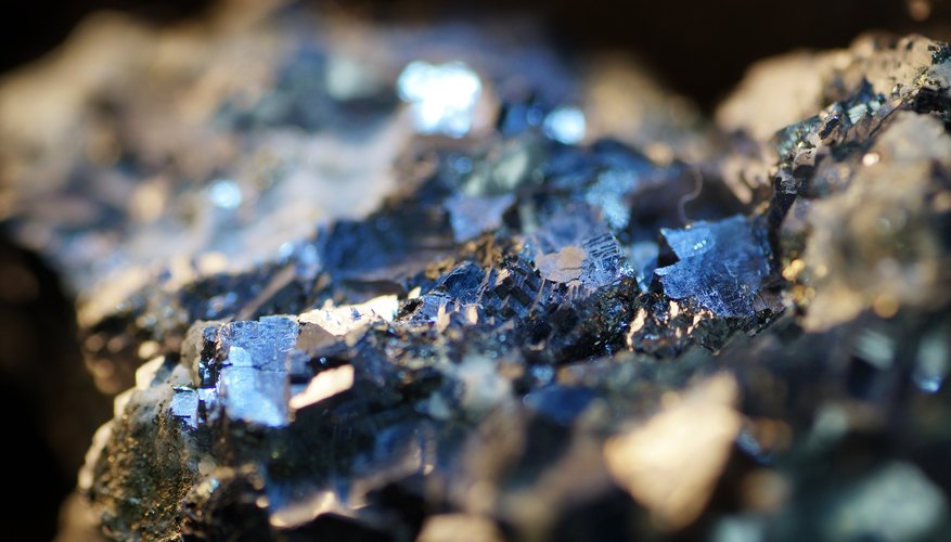 The Difference Between Silicate & Non-Silicate Minerals | Sciencing